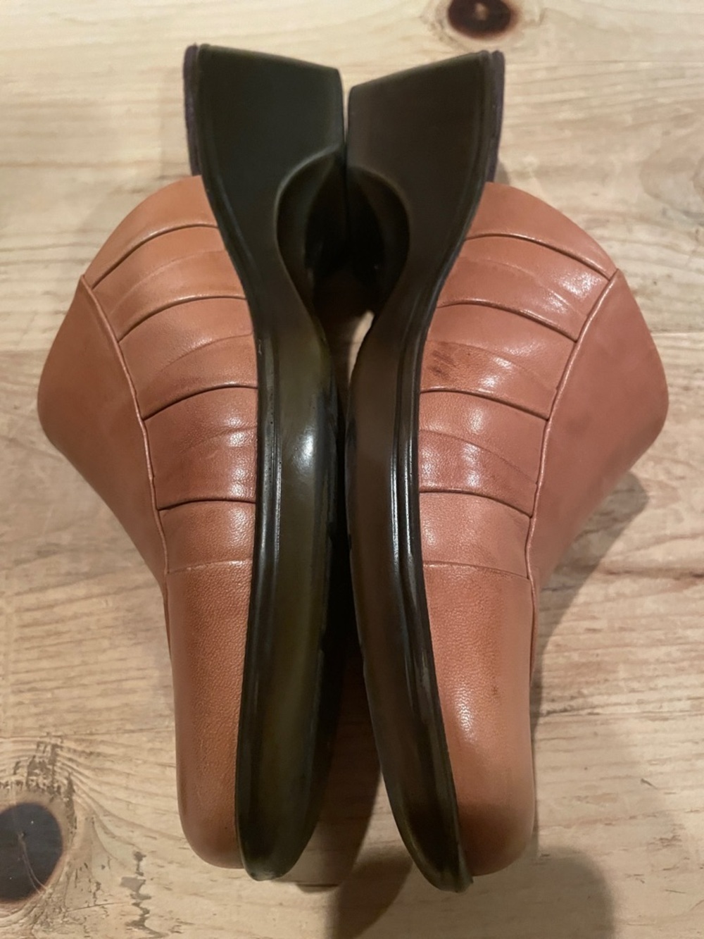 Clarks Camel Leather Mules Clogs Slip On Comfy Business Casual Career 8.5 - Picture 3 of 14